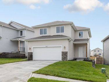 7921 N 94th Street, Omaha, NE 68122