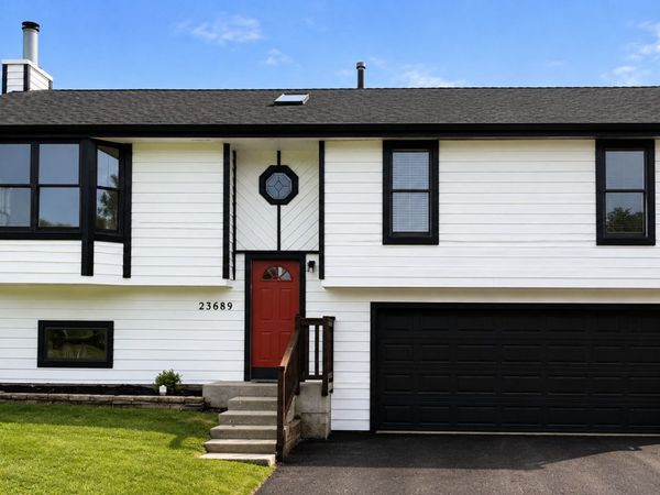 23689 N Midlothian Road, Lake Zurich, IL 60047