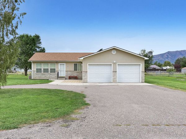 100 N High St, Arimo, ID 83214