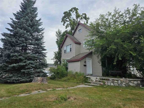 302 N Center Avenue, Gaylord, MI 49735