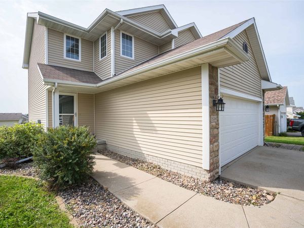 5204 NE Briarwood Drive, Ankeny, IA 50021