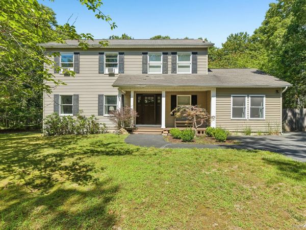 4 Wooded Lane , Hampton Bays, NY 11946