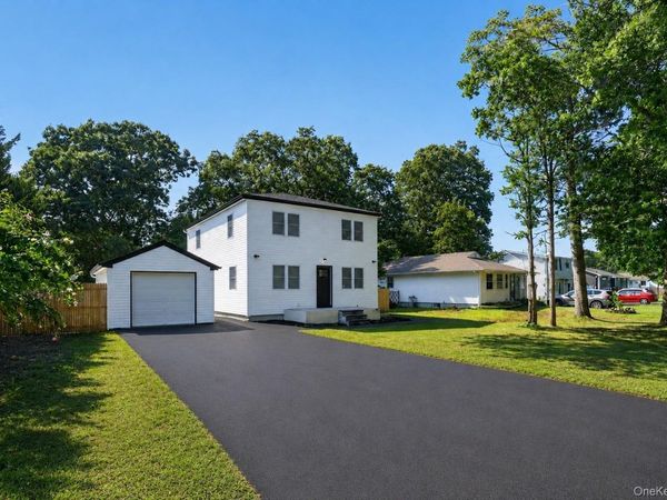 118 Floyd Road , Shirley, NY 11967