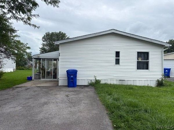329 Applewood , Lockport, NY 14094