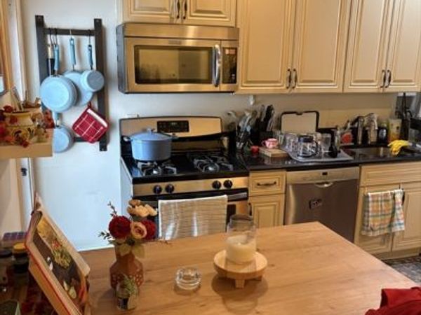 1672 Beacon St, Unit 3B, Brookline, MA 02446
