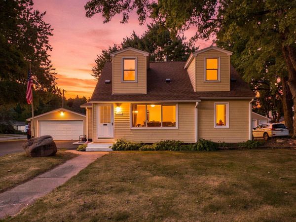 1474 Burke Avenue E, Maplewood, MN 55109