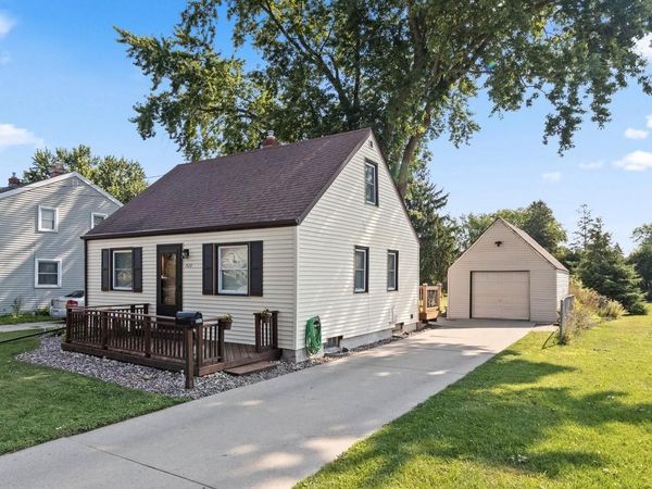 1420 N CHARLOTTE STREET, Appleton, WI 54911