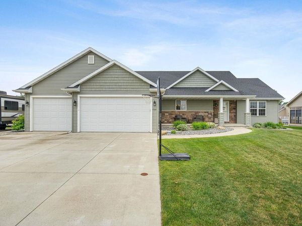 4866 N WREN DRIVE, Appleton, WI 54913