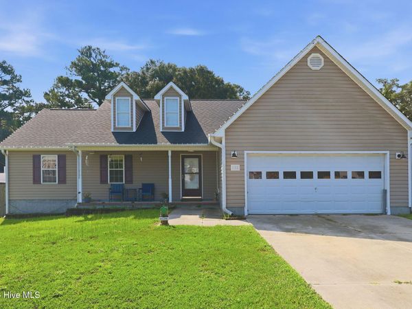 138 Lawndale Lane, Sneads Ferry, NC 28460