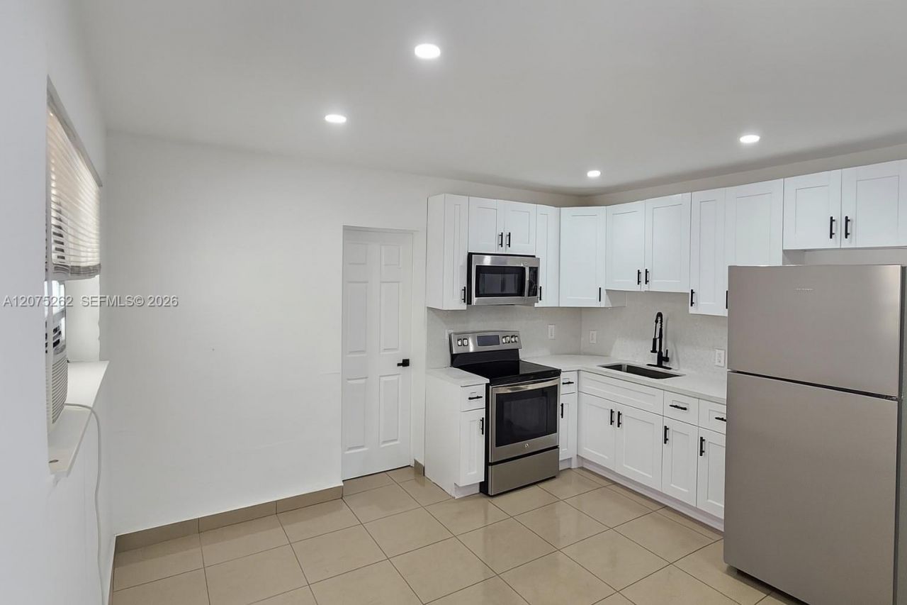 1046 Foster Rd , Hallandale Beach, FL 33009 Photo