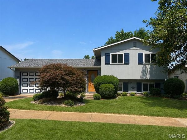 2687 Creekwood Manor Lane, St Louis, MO 63125