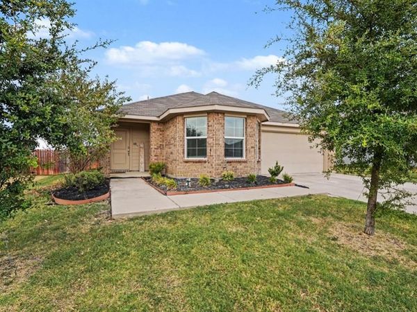 1512 Central Park Drive , Alvarado, TX 76009