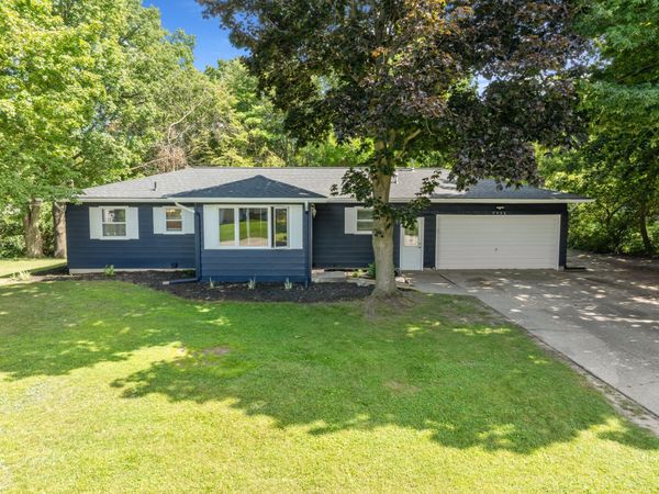 7246 Rezen Drive NE, Rockford, MI 49341
