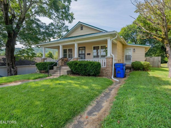 213 Devonia St, Harriman, TN 37748