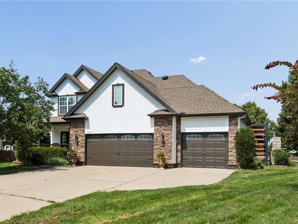 2504 SW Samuel Lane, Lee's Summit, MO 64081
