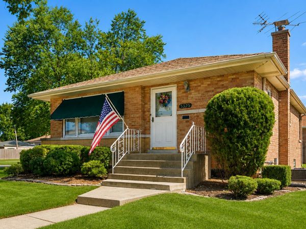 5325 Oak Center Drive , Oak Lawn, IL 60453