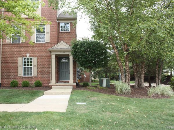 27864 Declaration Road , Novi, Mi 48377