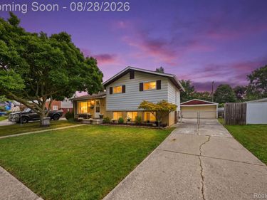 20410 Dubois Street, Clinton Township, Mi 48035