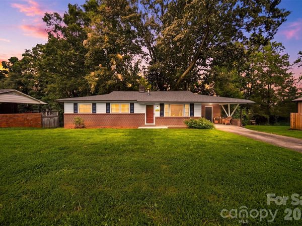 1920 30th Street NE, Hickory, NC 28601