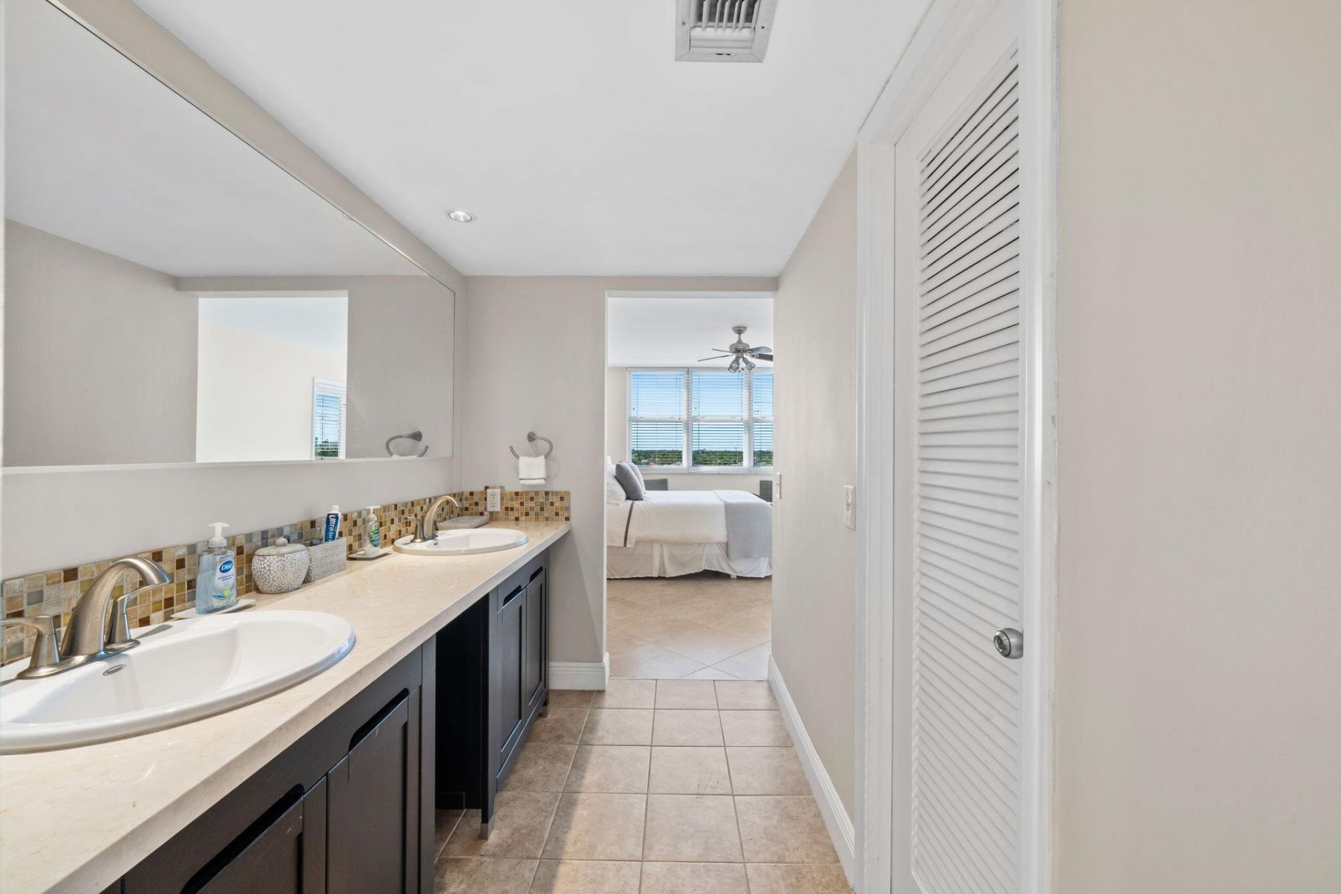 511 Bayshore Drive, Unit 810, Fort Lauderdale, FL 33304 Photo