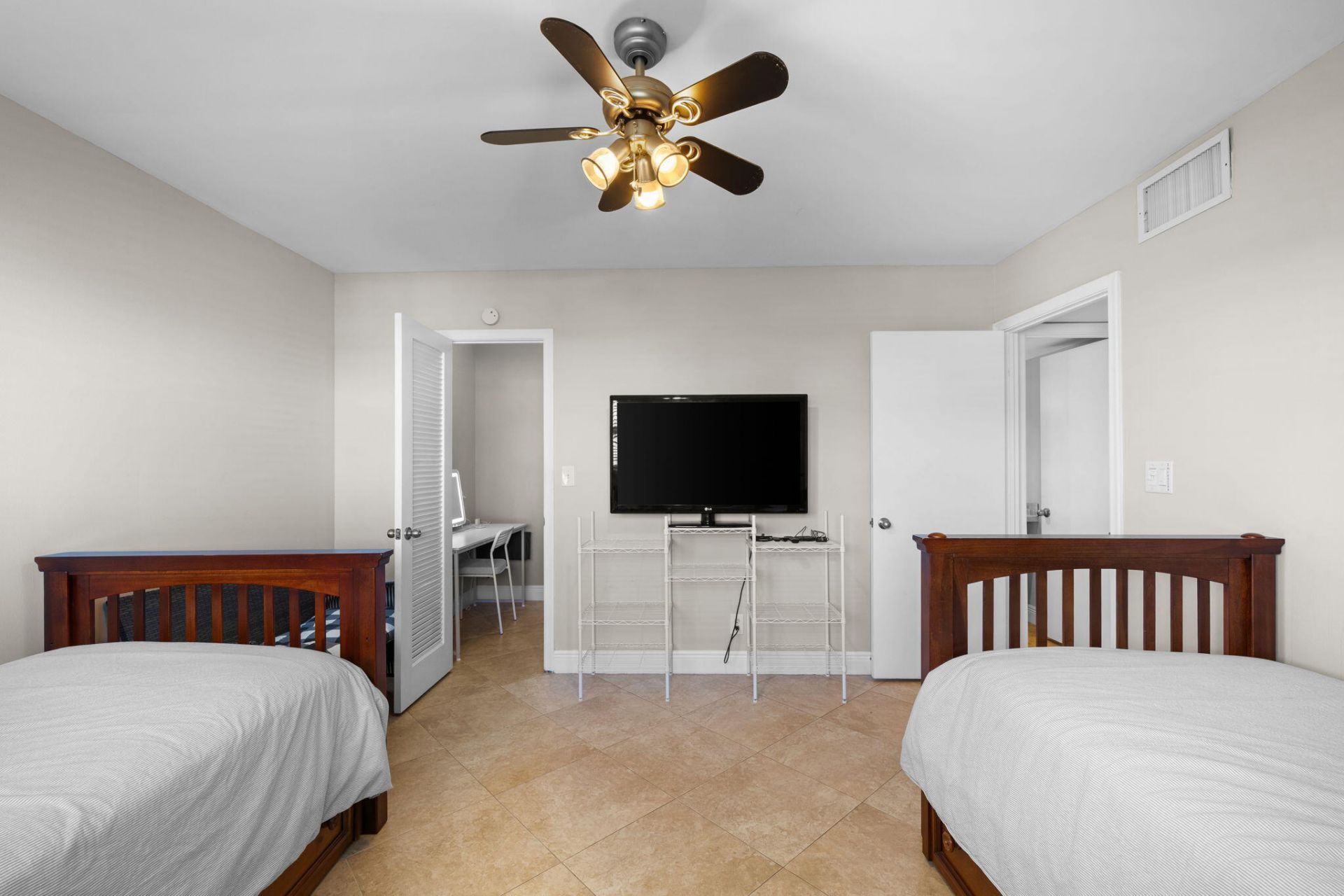 511 Bayshore Drive, Unit 810, Fort Lauderdale, FL 33304 Photo
