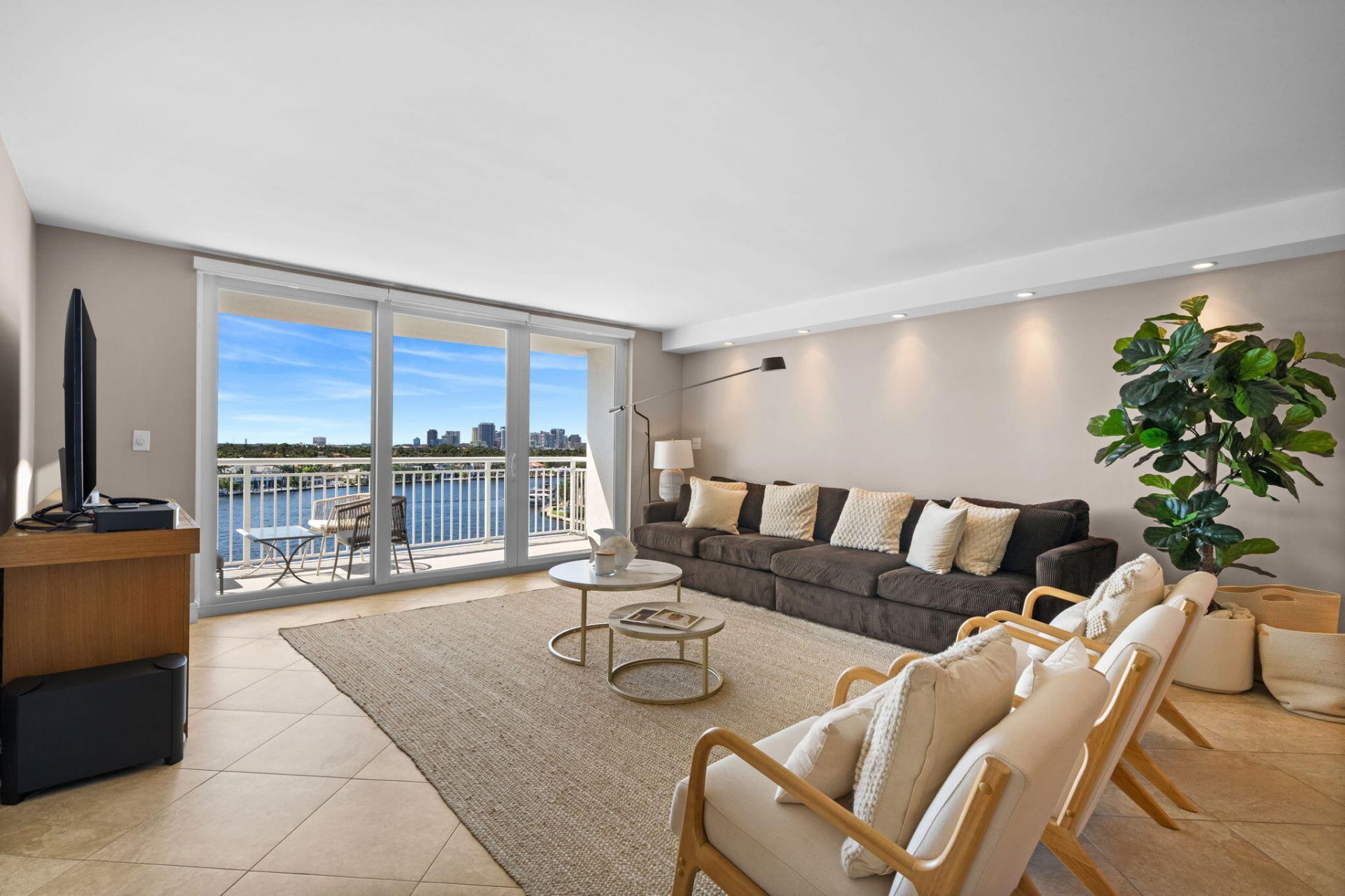 511 Bayshore Drive, Unit 810, Fort Lauderdale, FL 33304 Photo