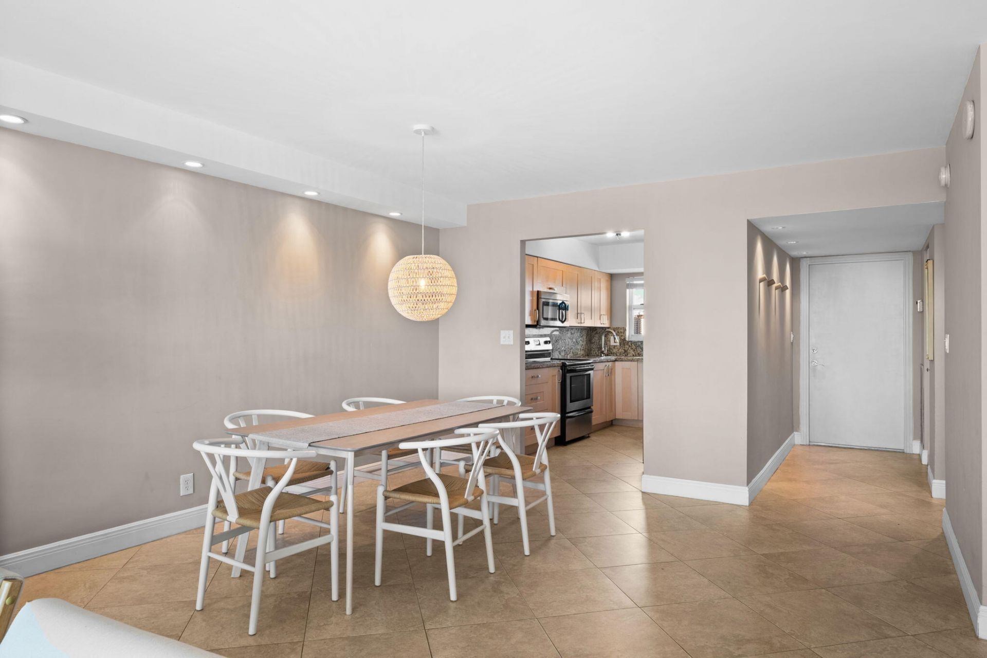 511 Bayshore Drive, Unit 810, Fort Lauderdale, FL 33304 Photo