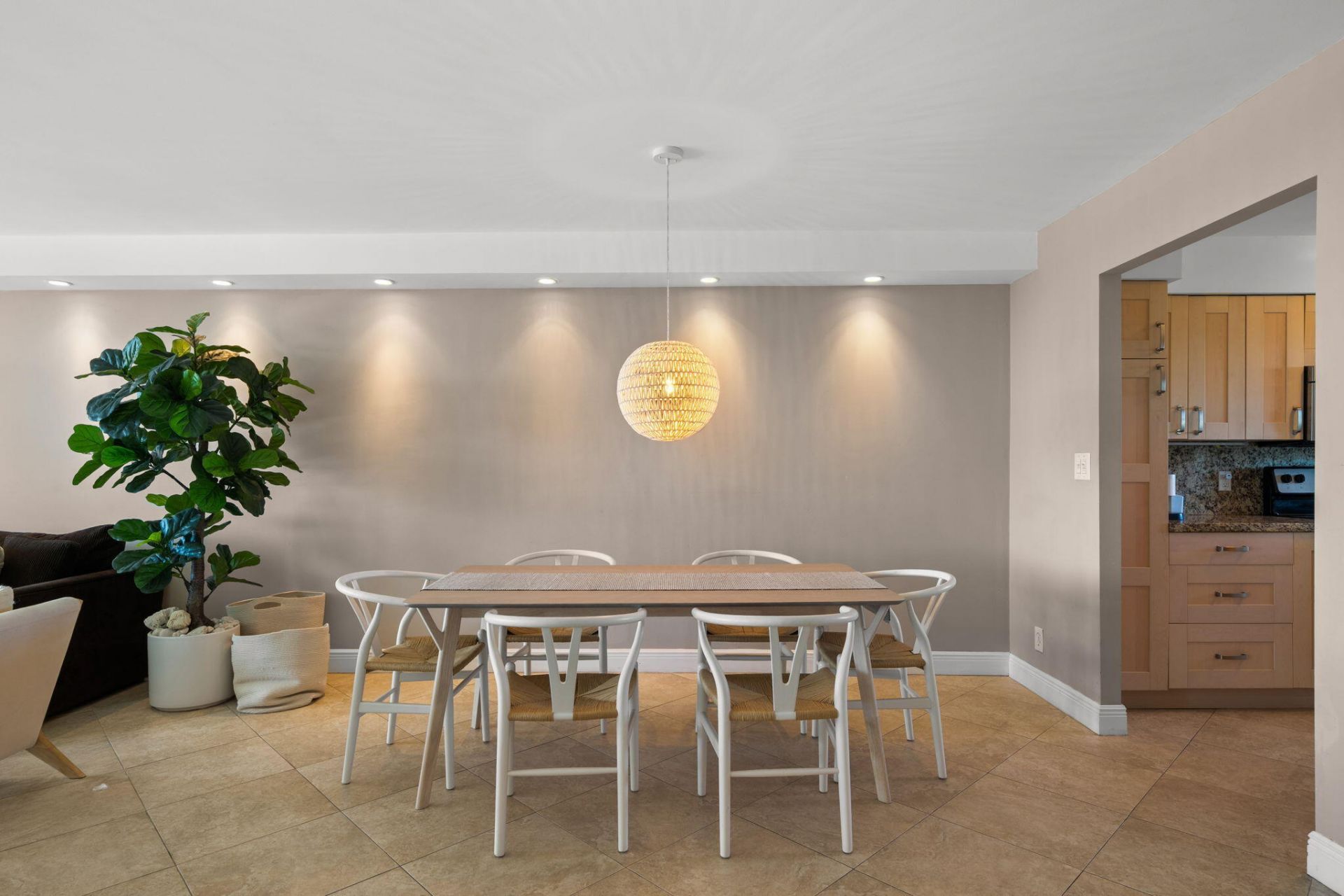 511 Bayshore Drive, Unit 810, Fort Lauderdale, FL 33304 Photo