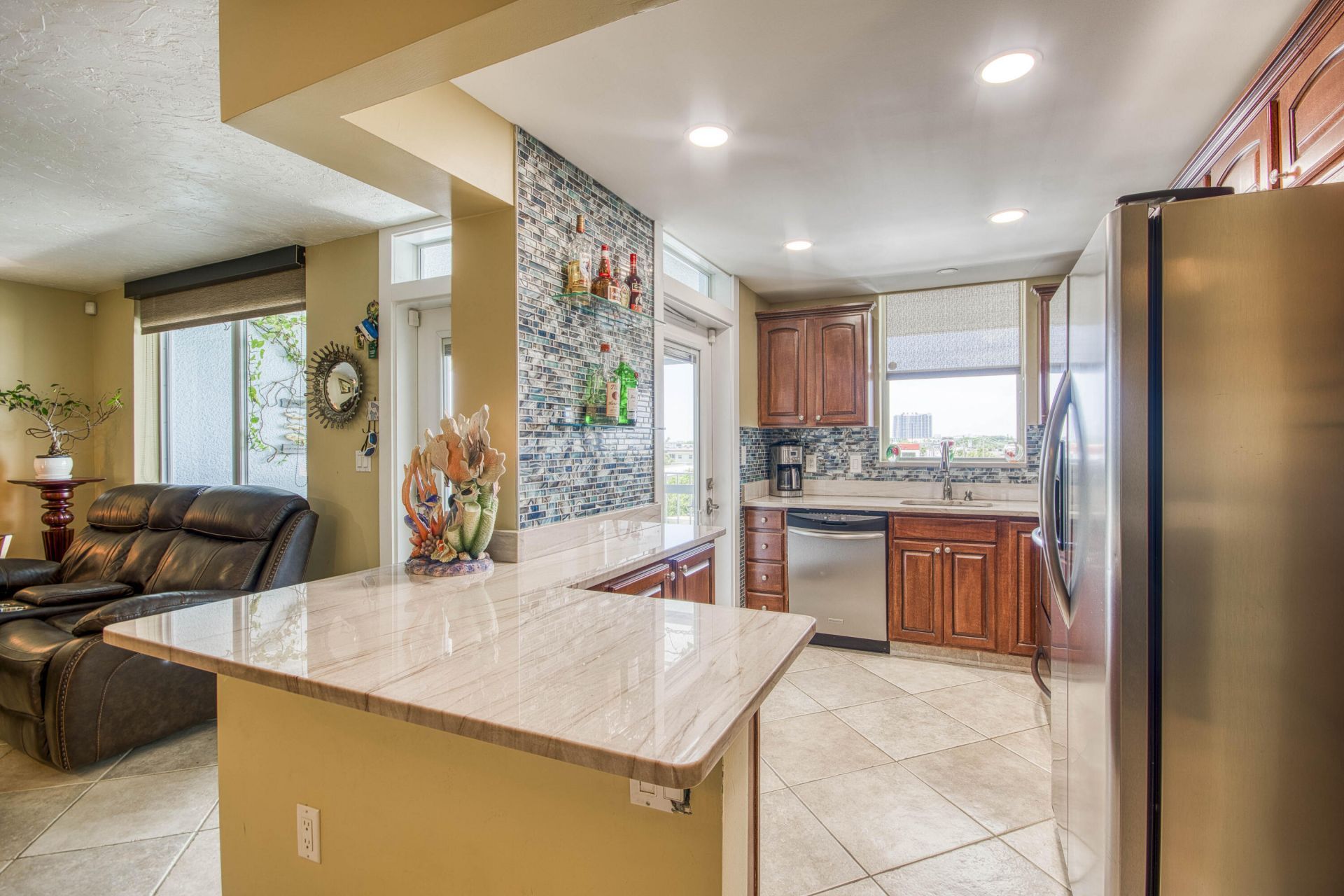 108 Paradise Harbour Boulevard, Unit 514 + Boat, North Palm Beach, FL 33408 Photo