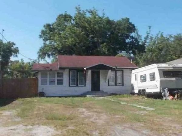 1418 W Arctic Street , Tampa, FL 33604