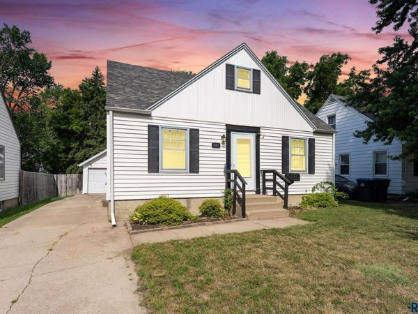317 N Grange Ave, Sioux Falls, SD 57104