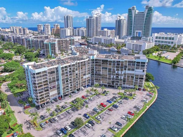 200 Leslie Dr, Unit 818, Hallandale Beach, FL 33009
