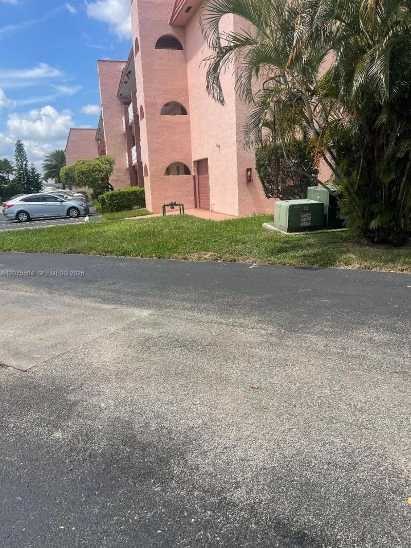 9400 Sunrise Lakes Blvd, Unit 105, Sunrise, FL 33322 Photo