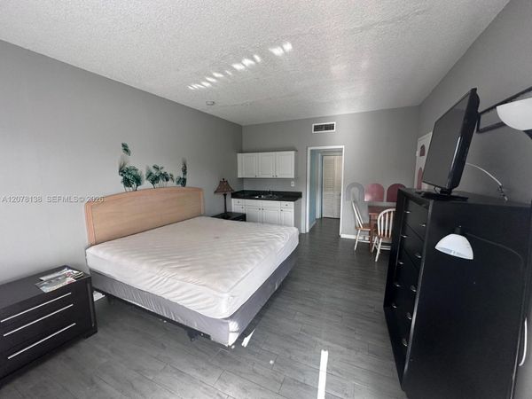26 Diplomat Pkwy, Unit 2342, Hallandale Beach, FL 33009