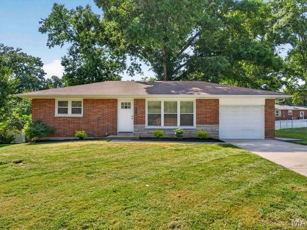 1329 N Evergreen Lane, Columbia, IL 62236