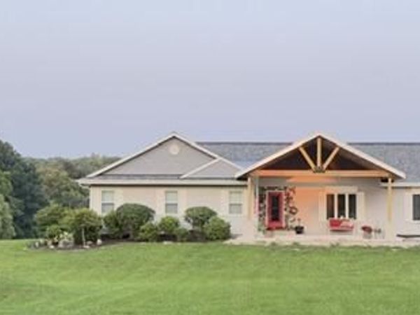 7437 Botting Rd, Caledonia, WI 53402