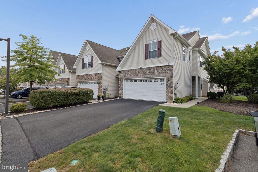 17 Blake Drive, Pennington, NJ 08534 Main Photo