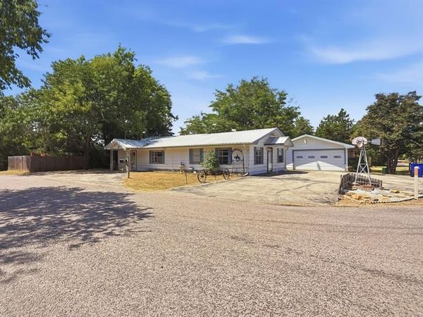 97 Heddingham Drive, Gordonville, TX 76245