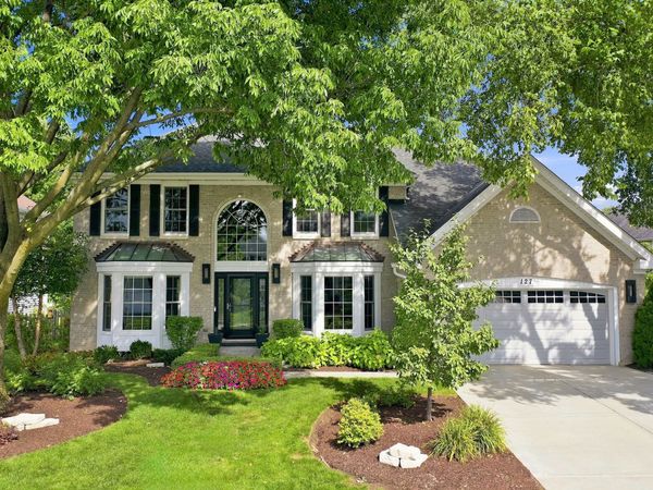 127 Michelle Place, Schaumburg, IL 60173