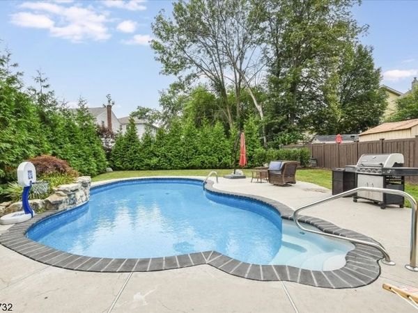 19 Field Rd, Maplewood, NJ 07040