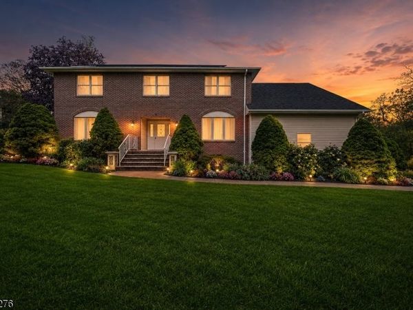 11 Ledgerock Ct, Parsippany-Troy Hills, NJ 07950