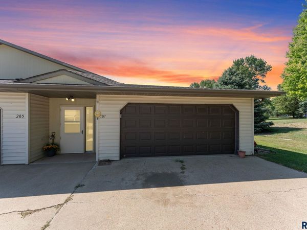 500 N Vandemark Ave, Unit 107, Hartford, SD 57033