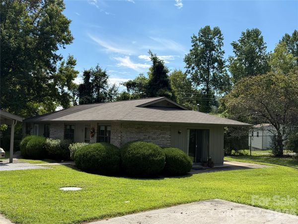 703 Farmington Circle, Hendersonville, NC 28739