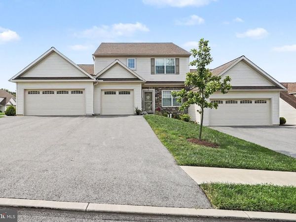 34 MAIZE CIRCLE , ELIZABETHTOWN, PA 17022