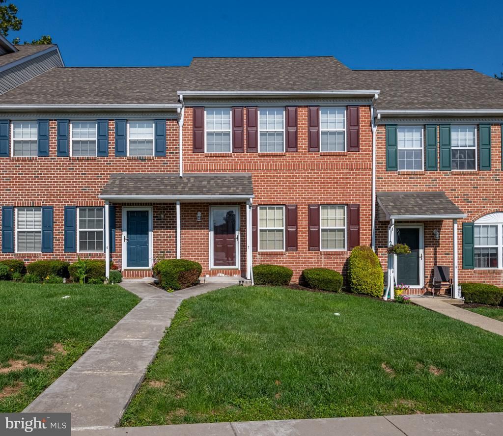 7 CHARLEMONT COURT , SHILLINGTON, PA 19607