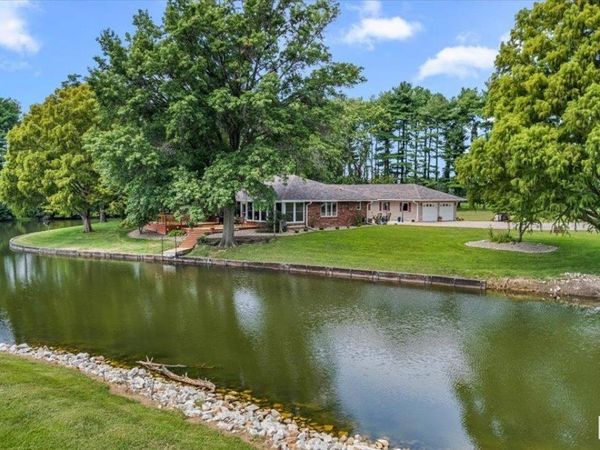 1747 OLD AIRPORT Road, Jacksonville, IL 62650