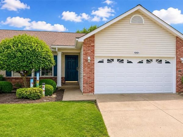 1061 Silo Bend Drive, Wentzville, MO 63385