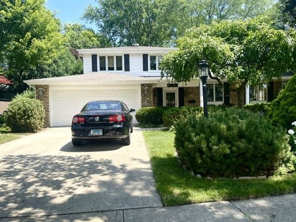2415 Happy Hollow Road, Glenview, IL 60026