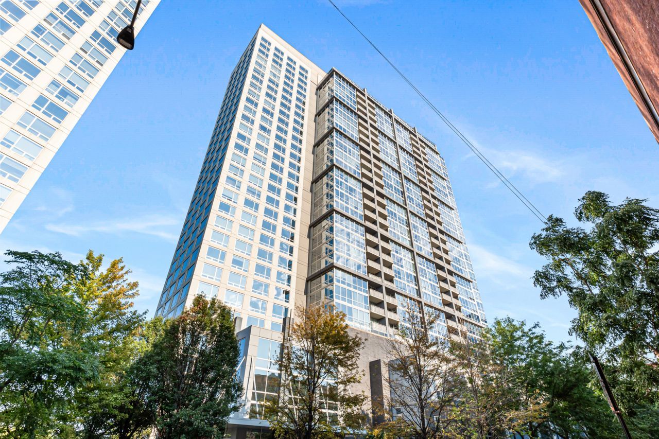 1901 S Calumet Avenue, Unit 2105, Chicago, IL 60616 Main Photo