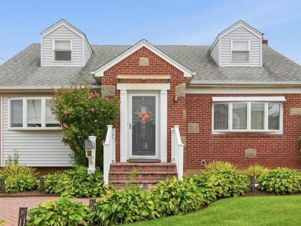 66 Caroline Avenue , Franklin Square, NY 11010